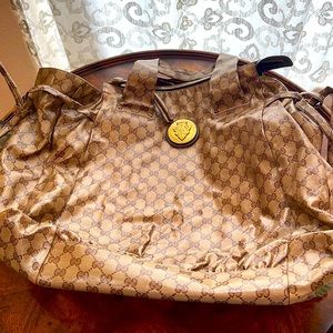 Large, beautiful, authentic Gucci bag. Large purse or travel bag